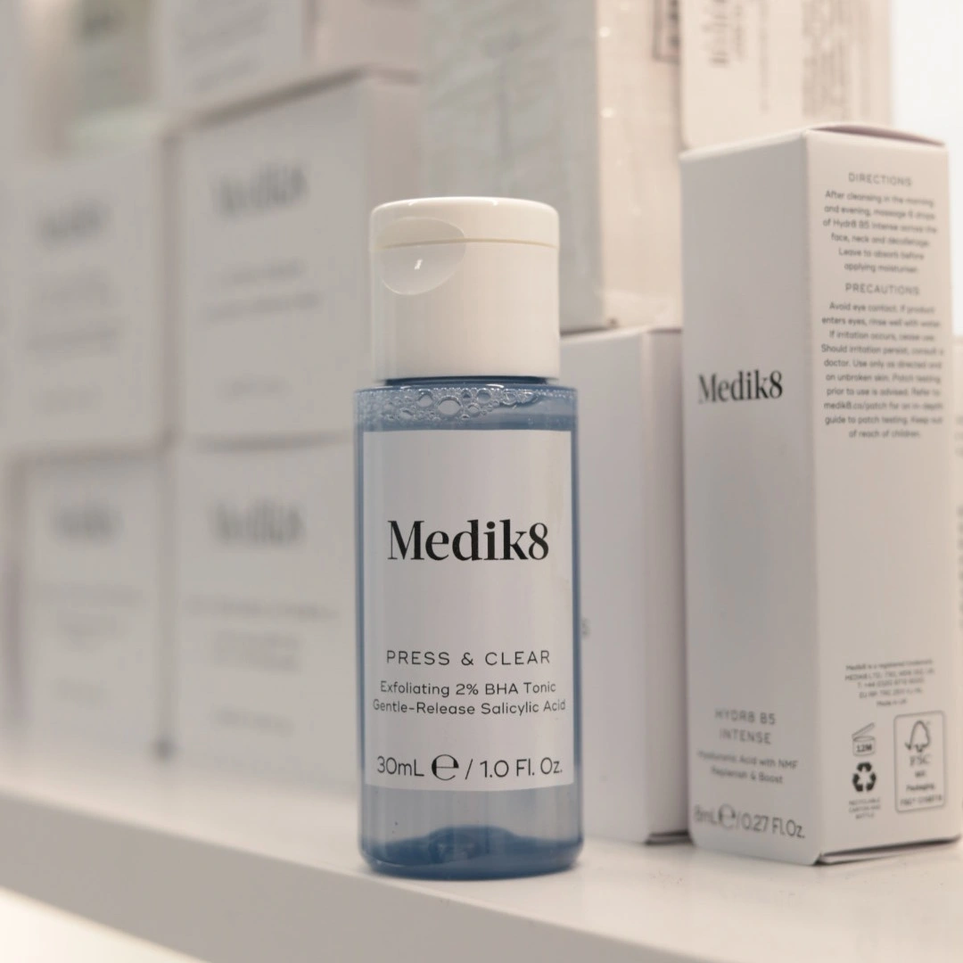 Medik8 Press & Clear Відлущувальний ВНА-тонік з 2% інкапсульованою саліциловою кислотою